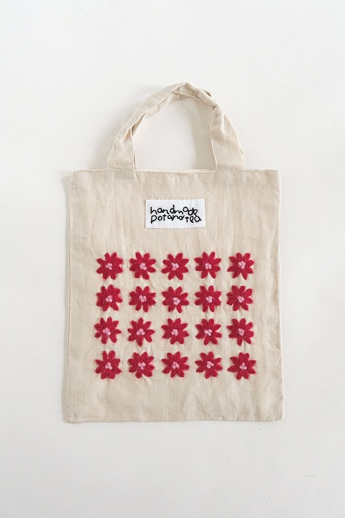 pot and tea 花柄刺繍ニットマフラー　ポットアンドティー　黒　ブラック pot and tea】の世界観。 | LEE