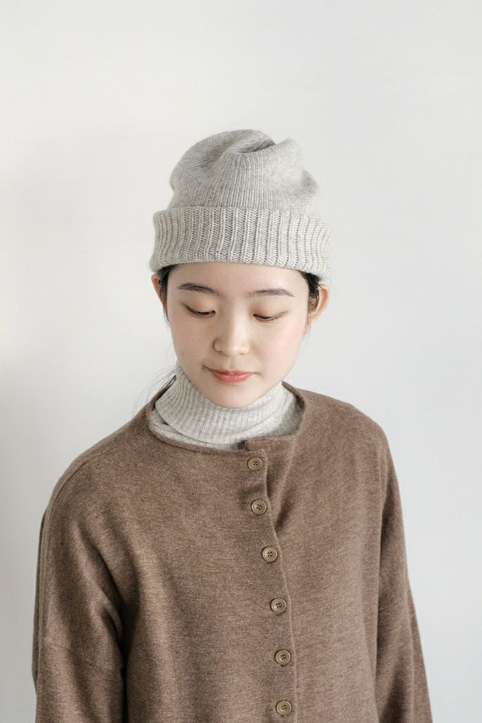 mature ha. ベージュニット帽 mature ha.(マチュアーハ)ウールニットキャップ”slant cutting knit