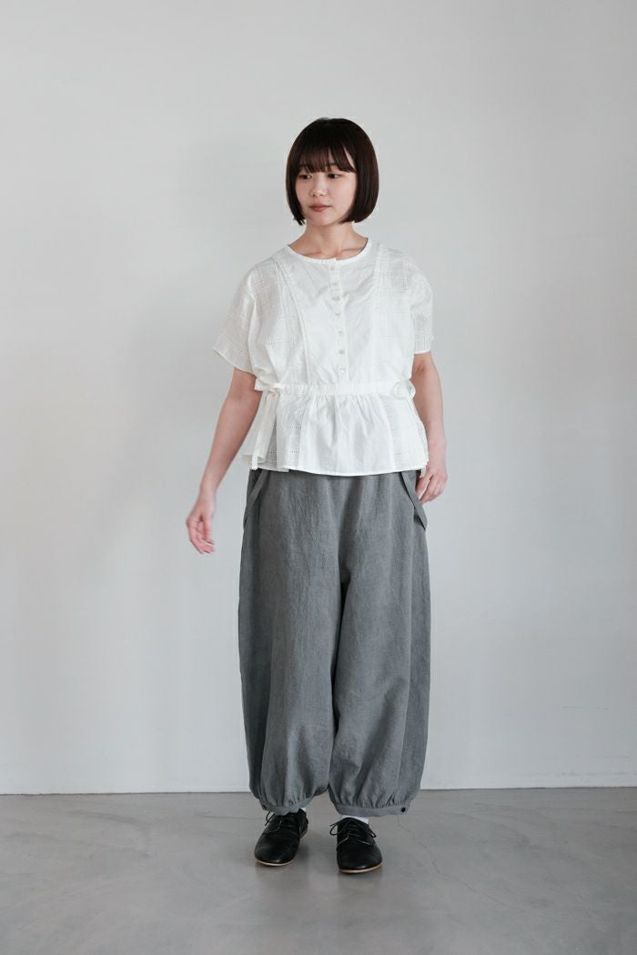 MAGALI マガリ 炭染めリネンコットン・サスペンダーバルーンパンツ