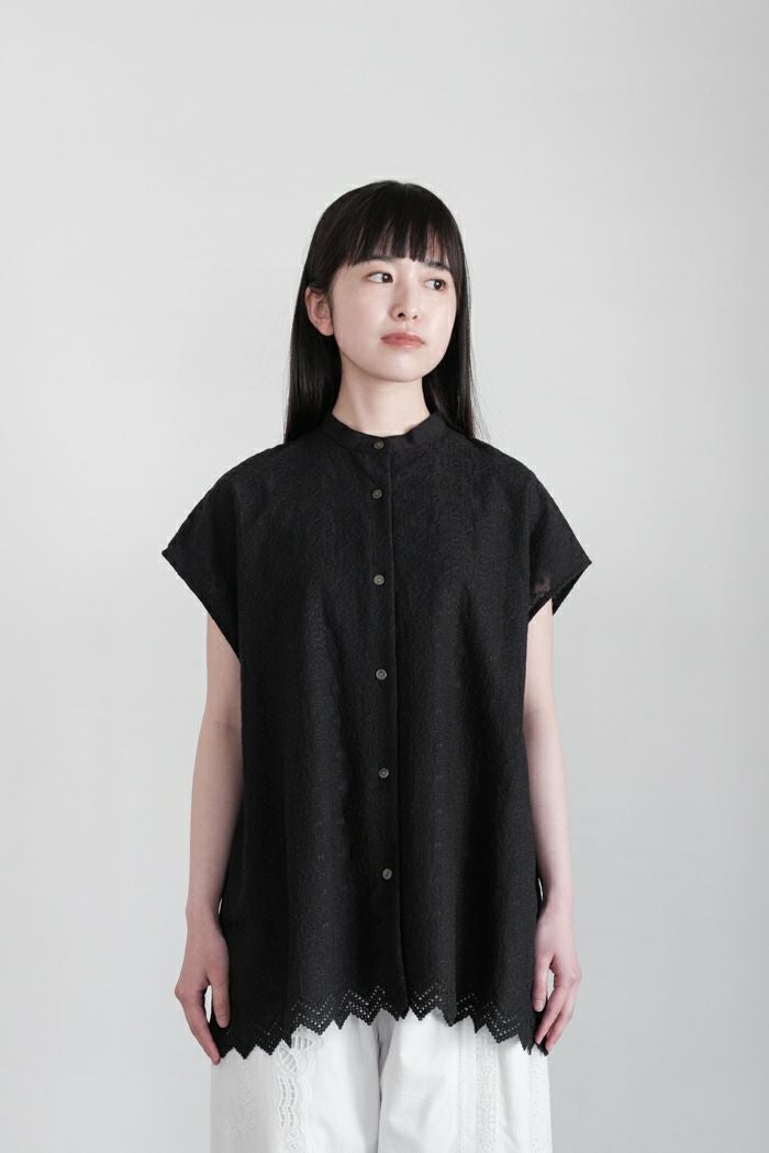 yuni ユニ 単色スカラップ刺繍ブラウス(25SS) | T.T. GARRET