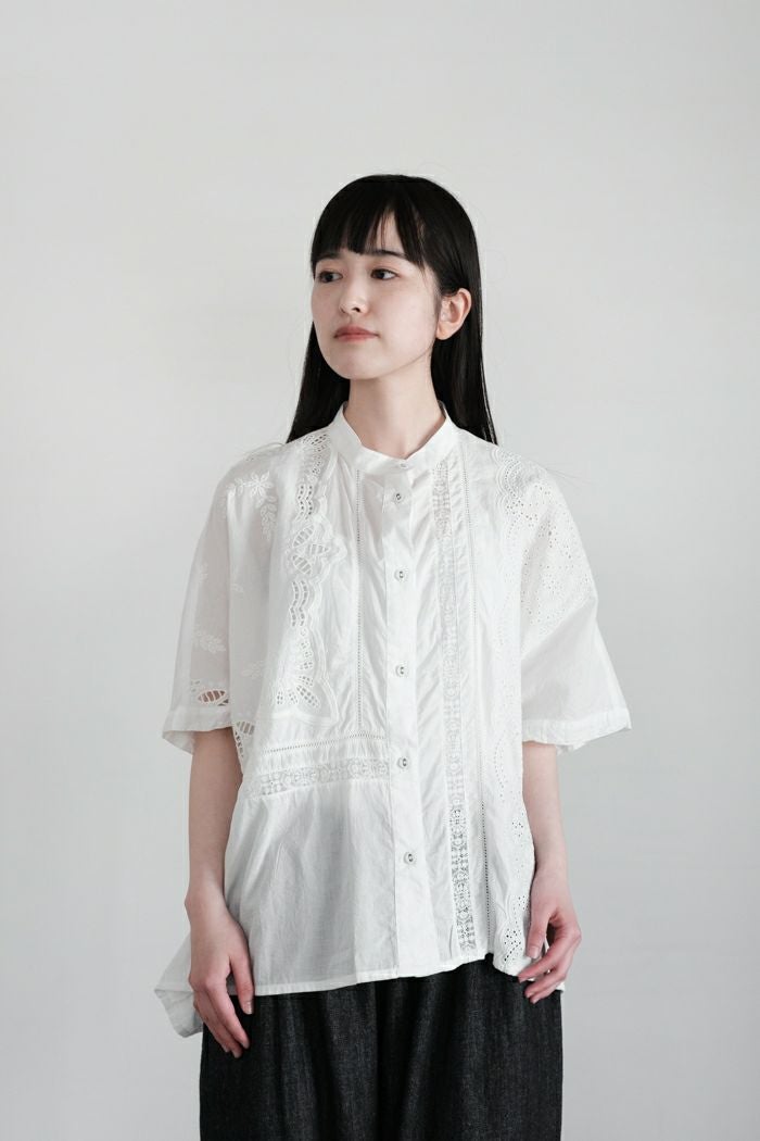 yuni ユニ カットワーク刺繍スクエアブラウス(25SS) | T.T. GARRET