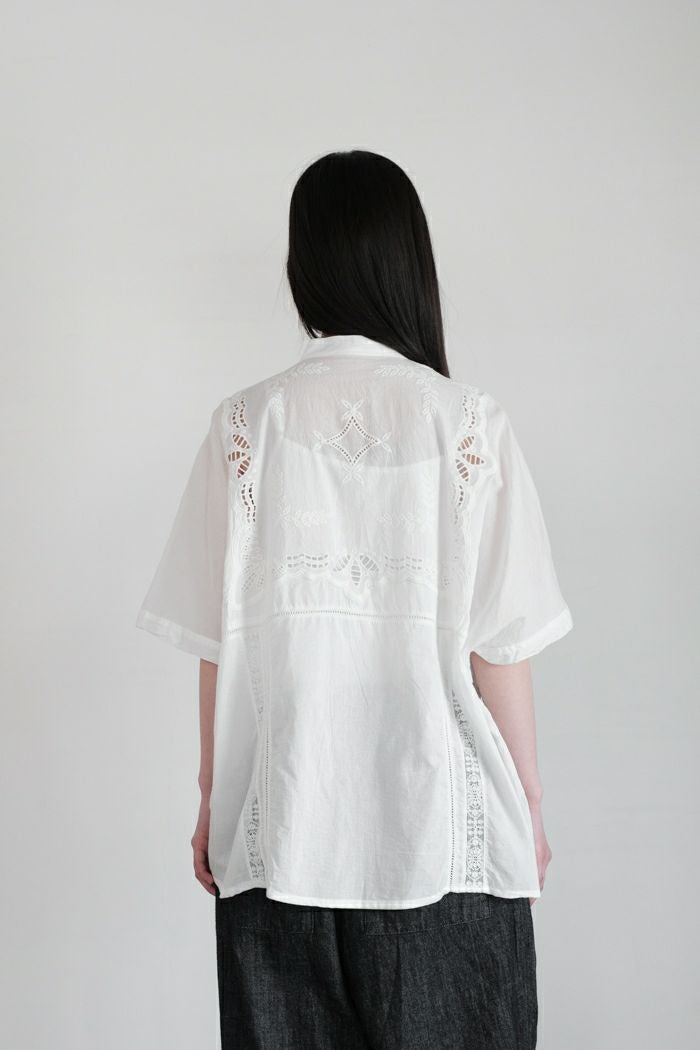 yuni ユニ カットワーク刺繍スクエアブラウス(25SS) | T.T. GARRET