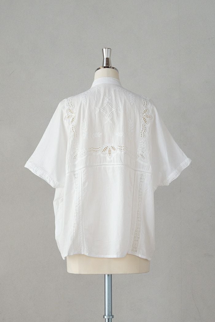 yuni ユニ カットワーク刺繍スクエアブラウス(25SS) | T.T. GARRET