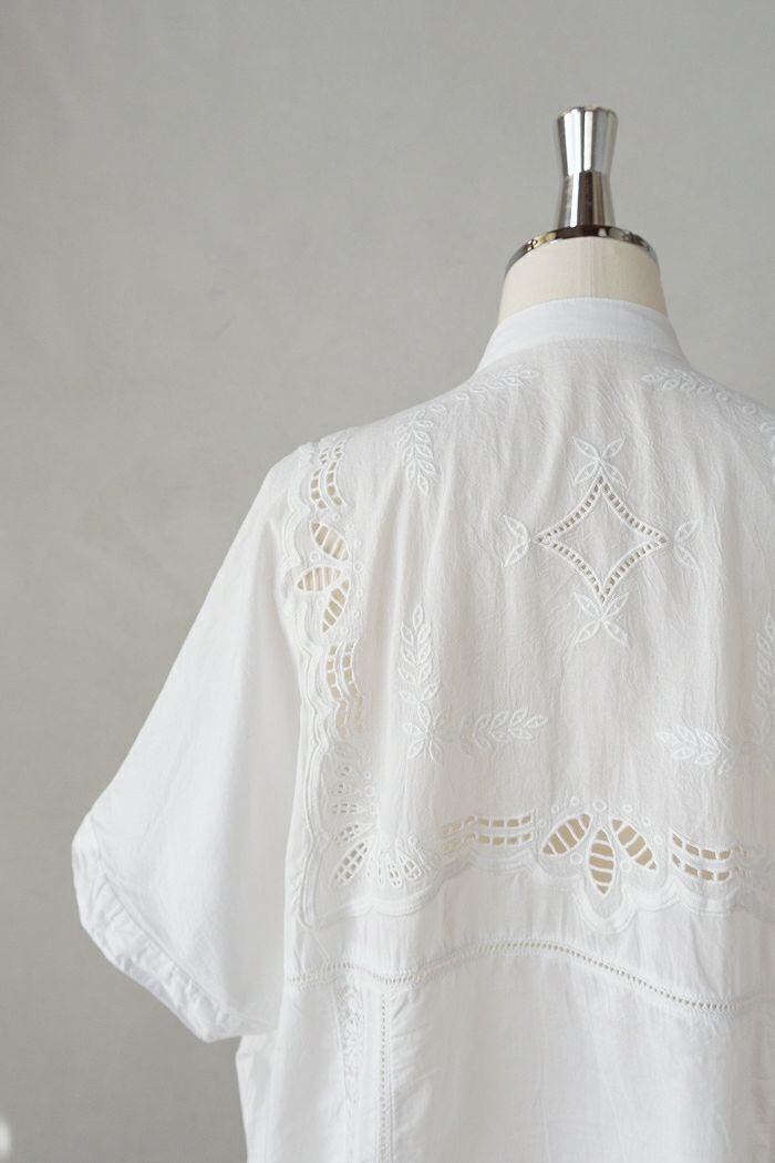yuni ユニ カットワーク刺繍スクエアブラウス(25SS) | T.T. GARRET