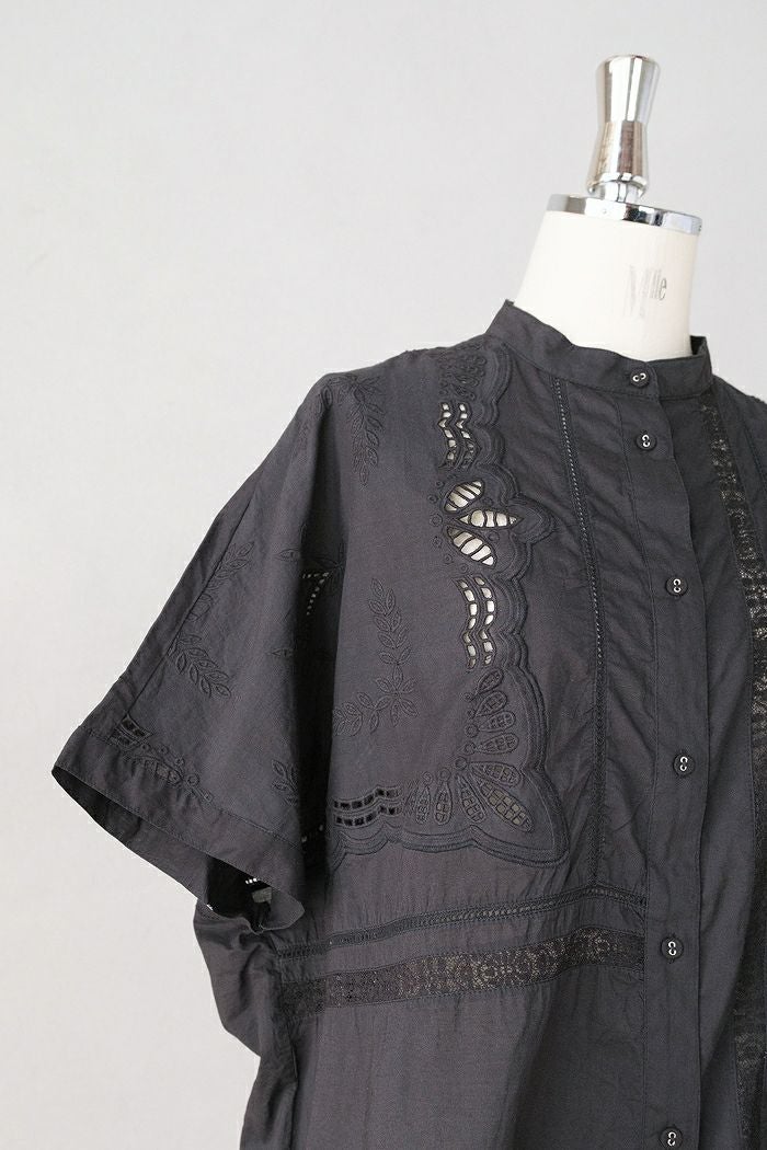 yuni ユニ カットワーク刺繍スクエアブラウス(25SS) | T.T. GARRET