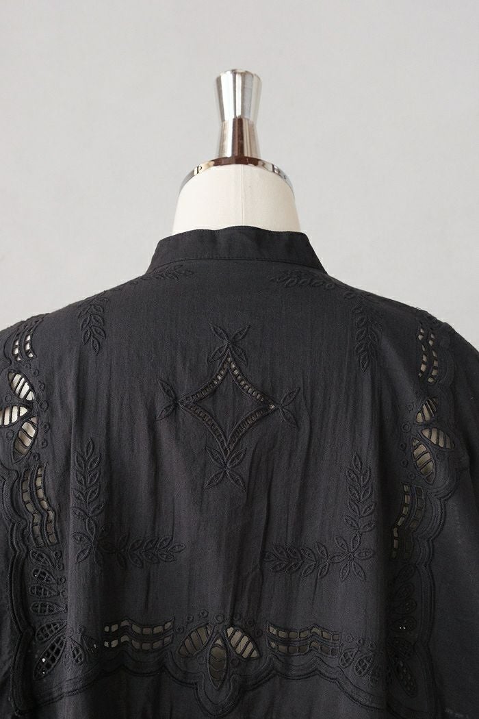 yuni ユニ カットワーク刺繍スクエアブラウス(25SS) | T.T. GARRET
