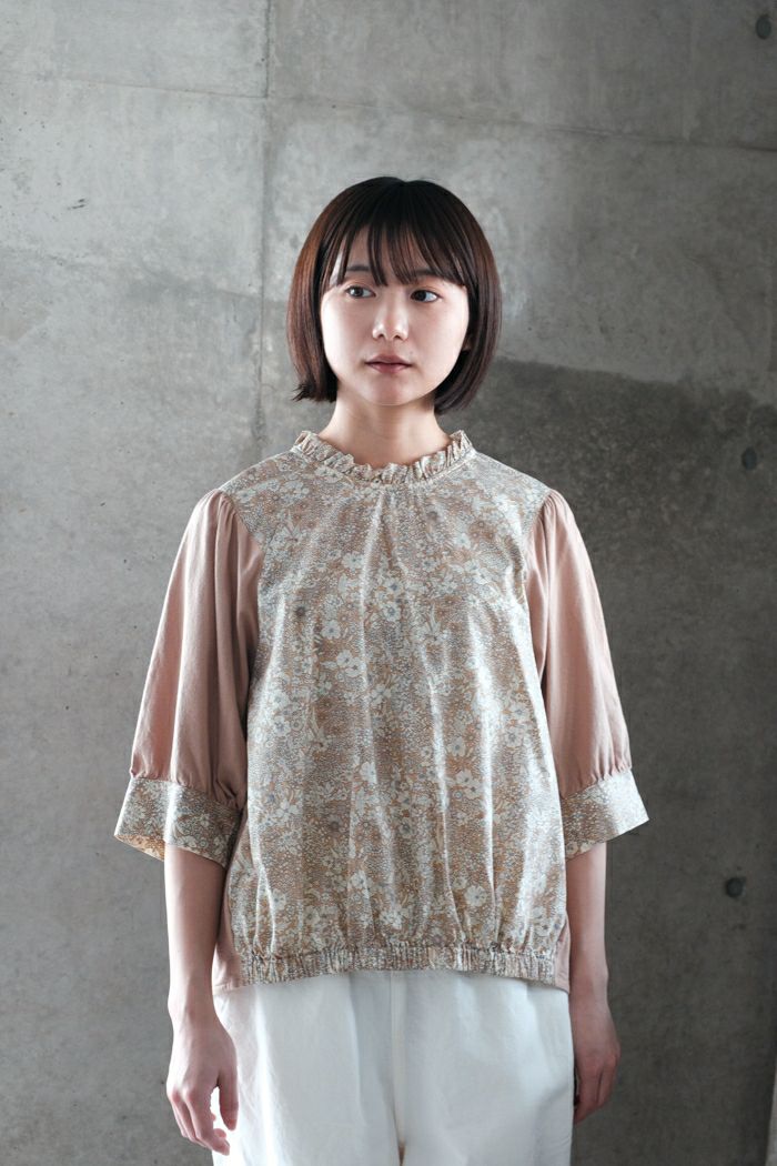 Porter des boutons ポルテデブトン リバティフリルネックプルオーバー