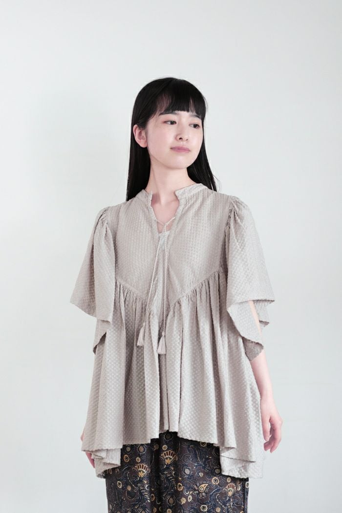 e'ternite' de Soi-e エテルニテドゥソワ 総刺繍無地切り替えブラウス
