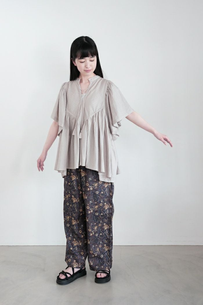 e'ternite' de Soi-e エテルニテドゥソワ 総刺繍無地切り替えブラウス