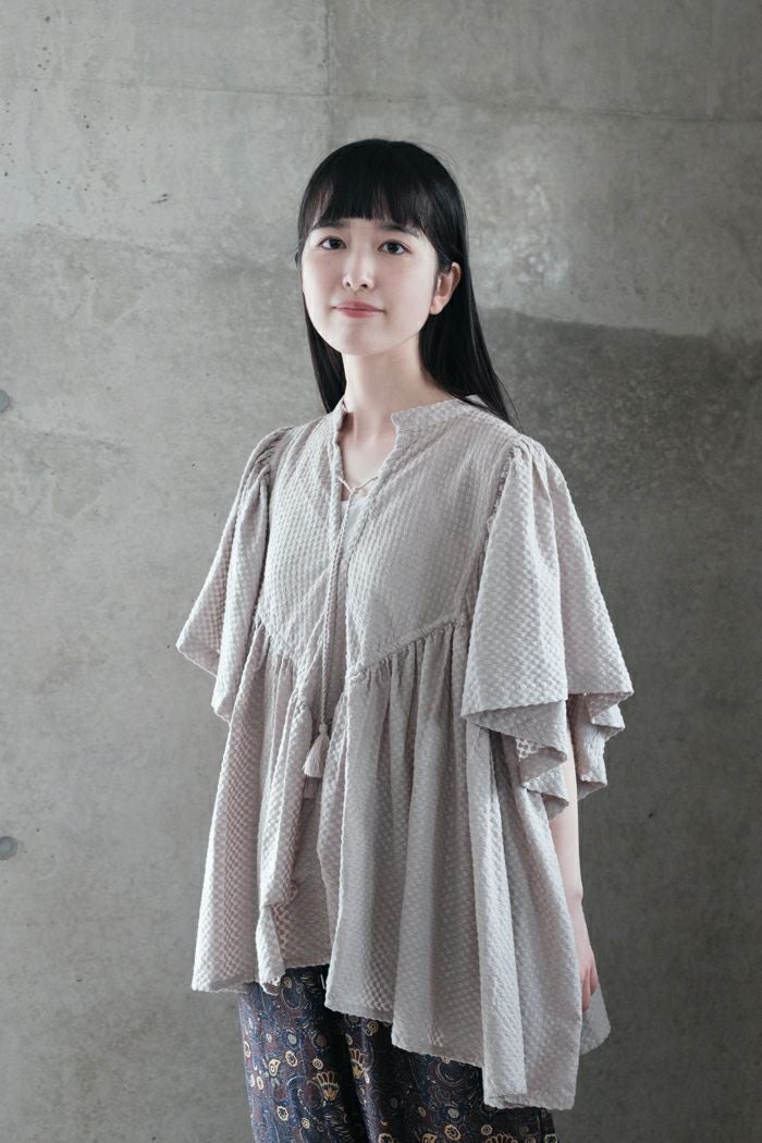 e'ternite' de Soi-e エテルニテドゥソワ 総刺繍無地切り替えブラウス