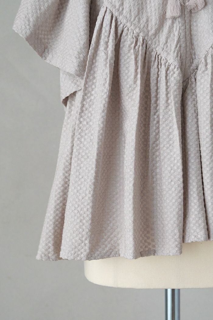 e'ternite' de Soi-e エテルニテドゥソワ 総刺繍無地切り替えブラウス