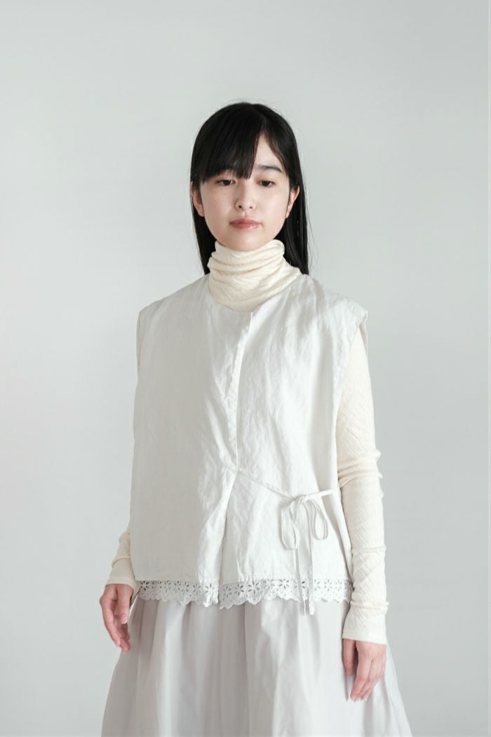 Gauze# ガーゼ アンティークスカラップレース キルトジレ(26SS) | T.T.