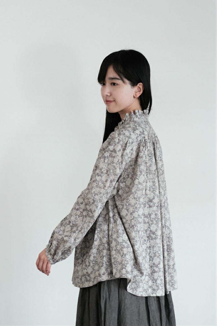 ❁ gasa*ガサ フリルブラウス　 カーディガン 半袖 GASA* ガサ 霞の空 フリルカラーブラウス(25AW) | T.T. GARRET