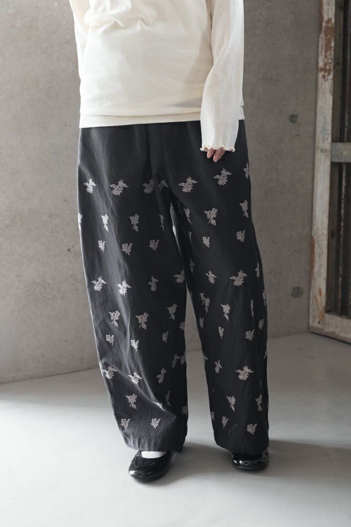 qiri キリ 金木犀 embroidery wide pants(25AW) | T.T. GARRET