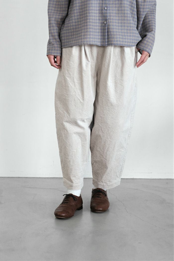 ROBE de PEAU ローブデポー コーデュロイテーパードパンツ(25AW
