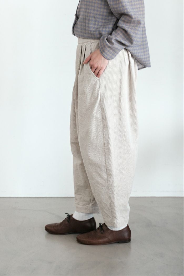 ROBE de PEAU ローブデポー コーデュロイテーパードパンツ(25AW