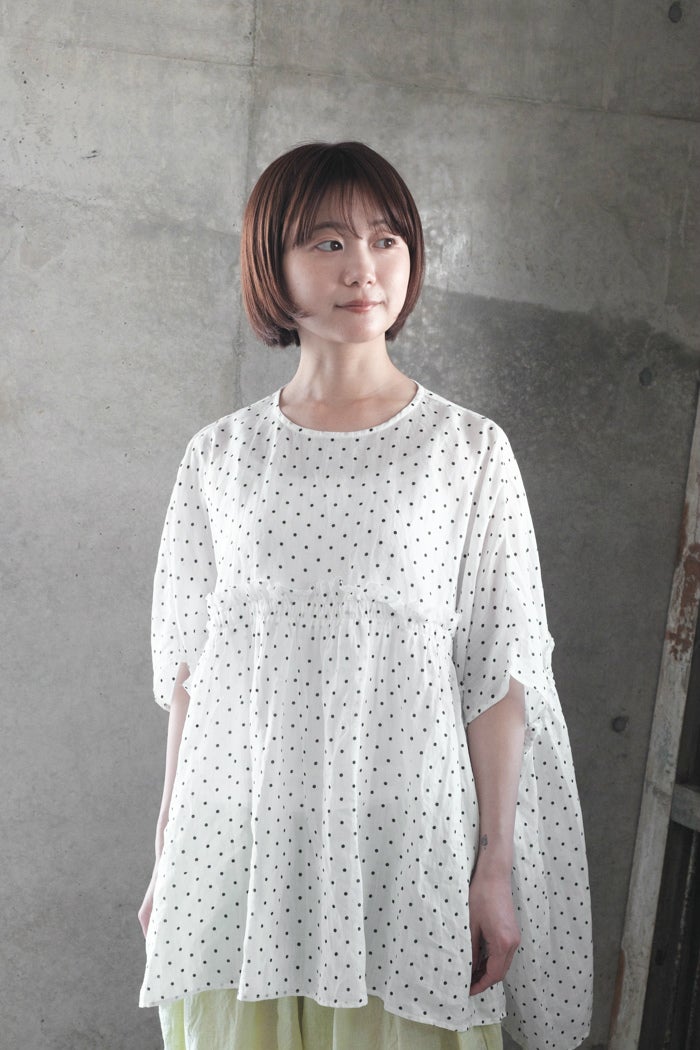 Gauze# ガーゼ オリジナルスモールドットワイドギャザーブラウス(26SS