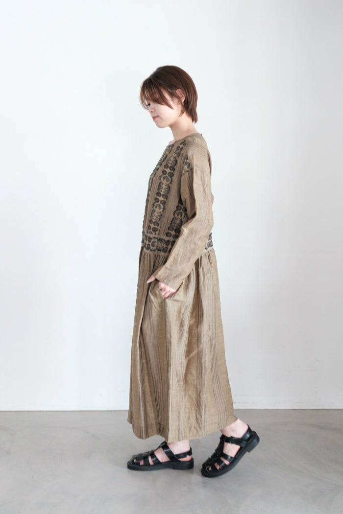 GASA* ガサ　ワンピース　リネン100　ゆったり　日本製 GASA* ガサ 一瞬の花 ギャザーワンピース(26SS) | T.T. GARRET