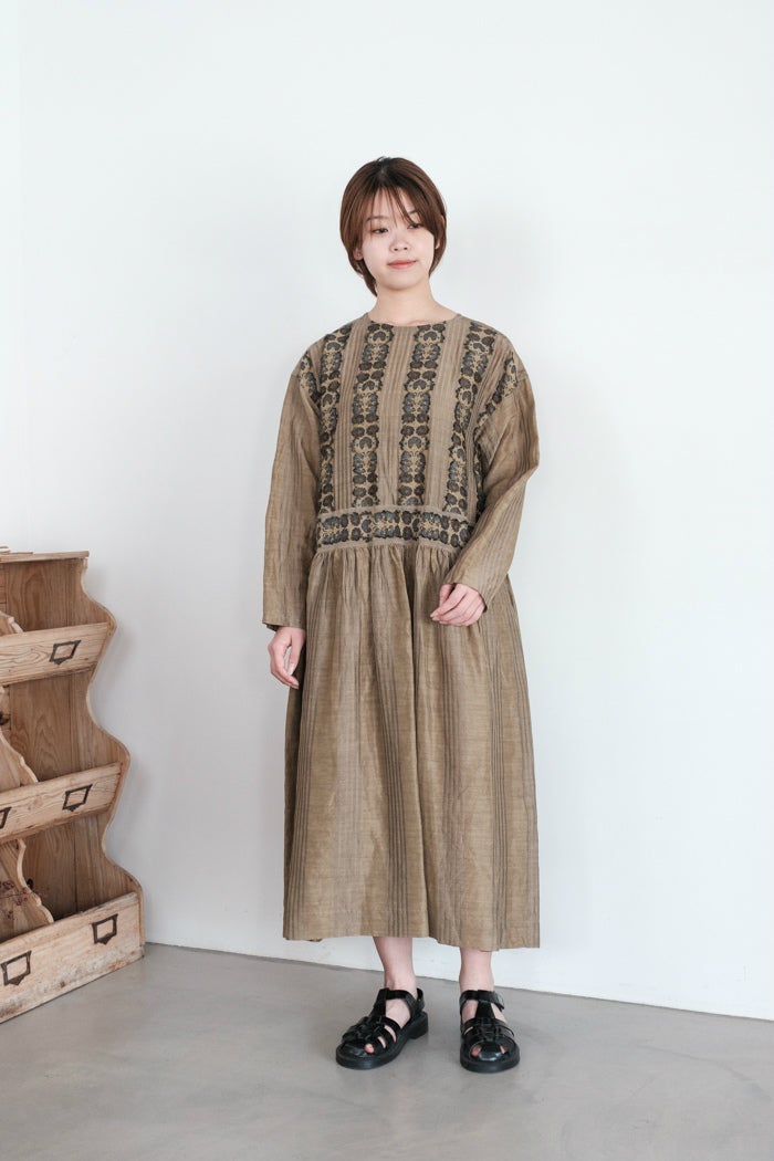 GASA* ガサ 一瞬の花 ギャザーワンピース(26SS) | T.T. GARRET