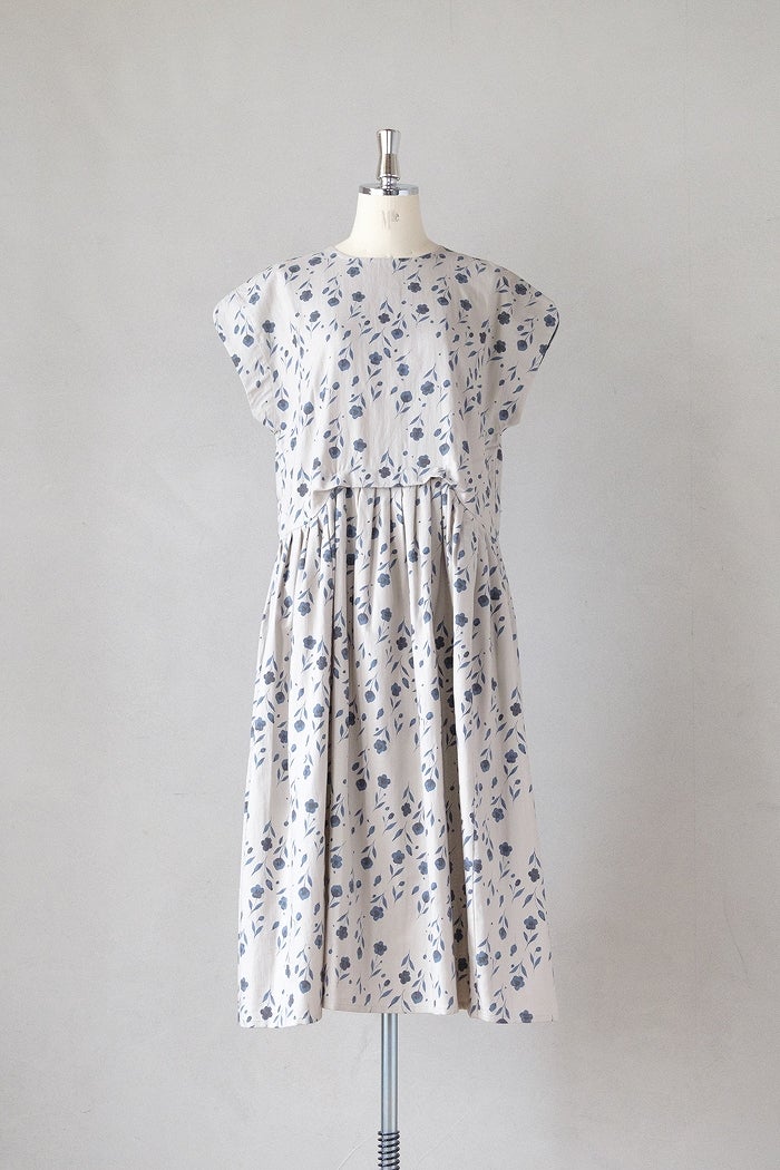 美品　MAGALI マガリ ストライプリネンタックショルダーブラウス MAGALI マガリ コットンリネンストライプタックショルダーブラウス