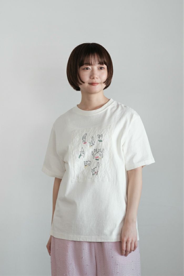 qiri キリ cats collecting socks' Tee(26SS) | T.T. GARRET