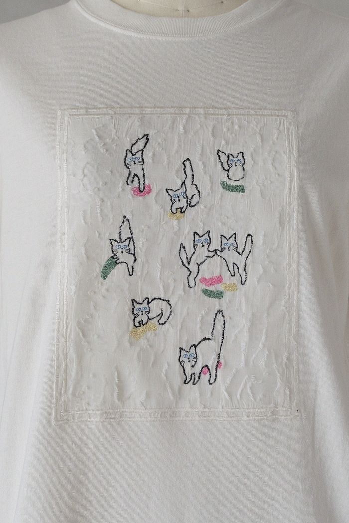 qiri キリ cats collecting socks' Tee(26SS) | T.T. GARRET