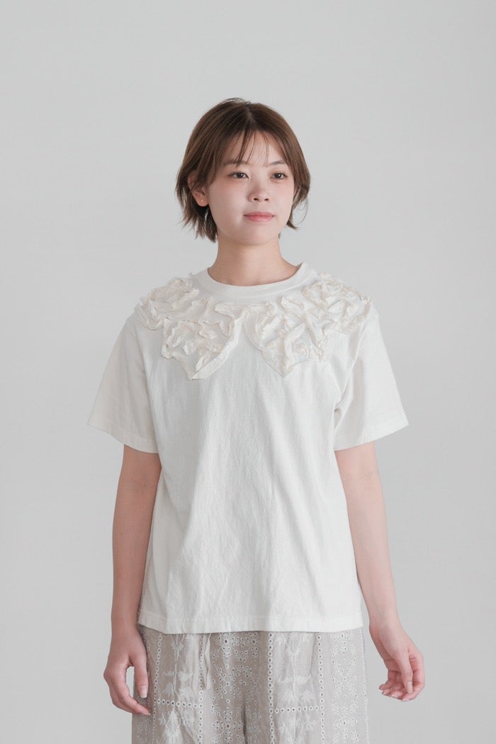 qiri キリ ribbon collar embroidery Tee(26SS) | T.T. GARRET