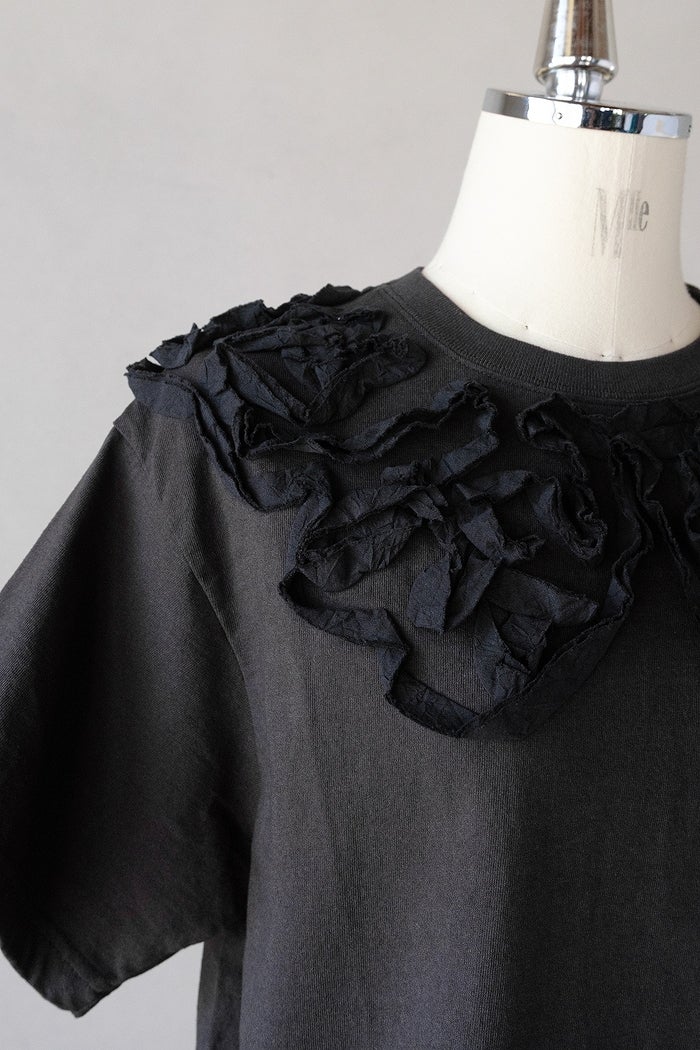 qiri キリ ribbon collar embroidery Tee(26SS/NEW) | T.T. GARRET