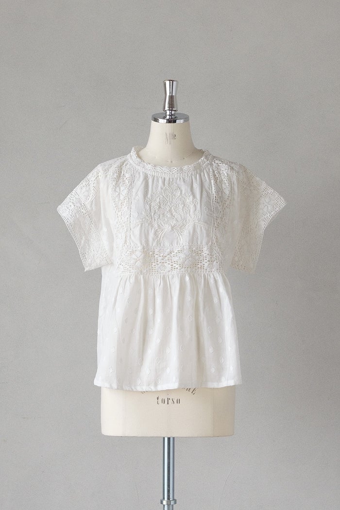 本日限定価格❢美品!!éternité de Soi-e 刺繍 半袖ブラウス e'ternite' de Soi-e エテルニテドゥソワ カットドビー＋レース＋刺繍