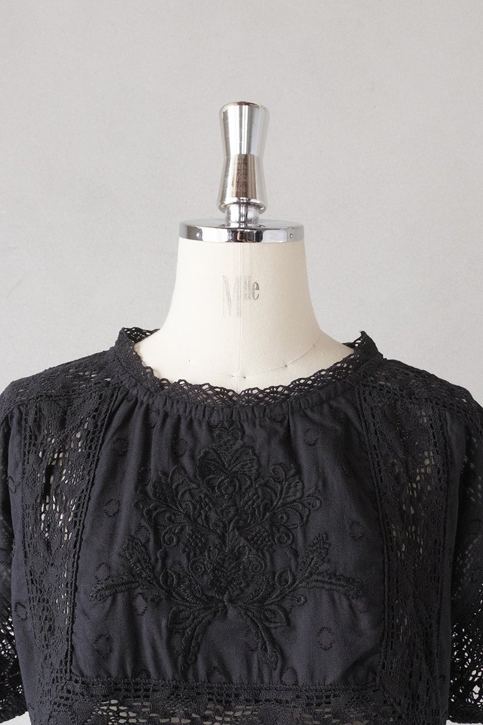 本日限定価格❢美品!!éternité de Soi-e 刺繍 半袖ブラウス e'ternite' de Soi-e エテルニテドゥソワ カットドビー＋レース＋刺繍