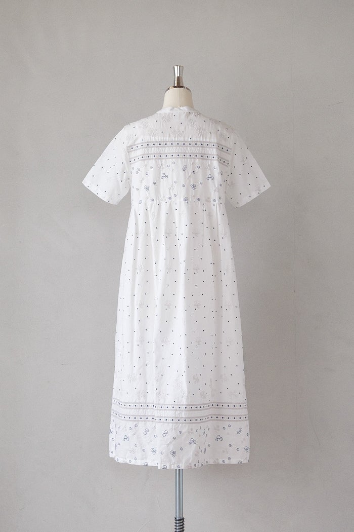 bulle de savon ビュルデサボン びわ刺繍ワンピース(26SS) | T.T. GARRET