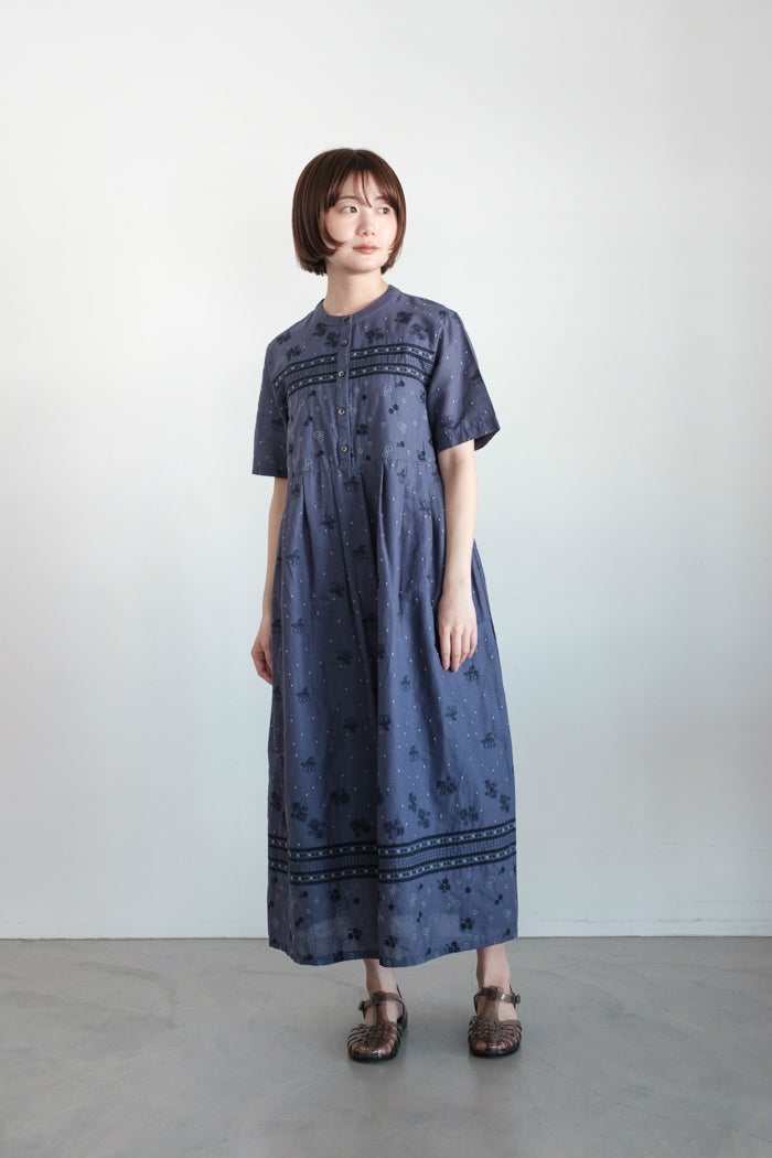 bulle de savon ビュルデサボン びわ刺繍ワンピース(24AW) | T.T. GARRET