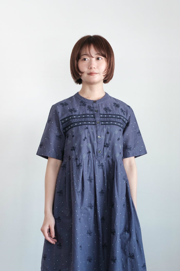 bulle de savon ビュルデサボン びわ刺繍ワンピース(26SS) | T.T. GARRET