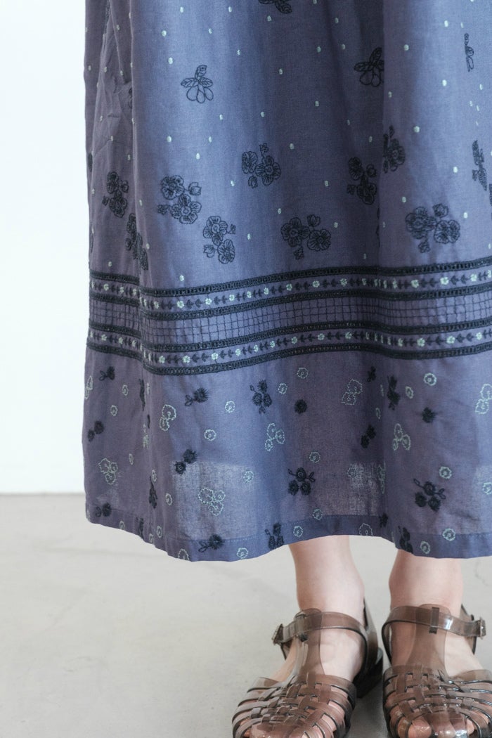 bulle de savon ビュルデサボン びわ刺繍ワンピース(24AW) | T.T. GARRET