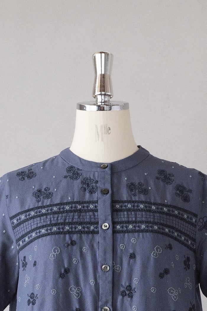 bulle de savon ビュルデサボン びわ刺繍ワンピース(24AW) | T.T. GARRET