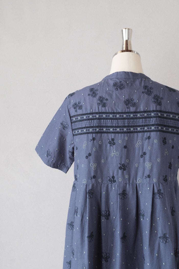 bulle de savon ビュルデサボン びわ刺繍ワンピース(24AW) | T.T. GARRET