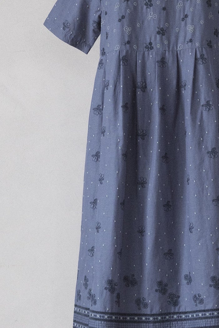 bulle de savon ビュルデサボン びわ刺繍ワンピース(24AW) | T.T. GARRET