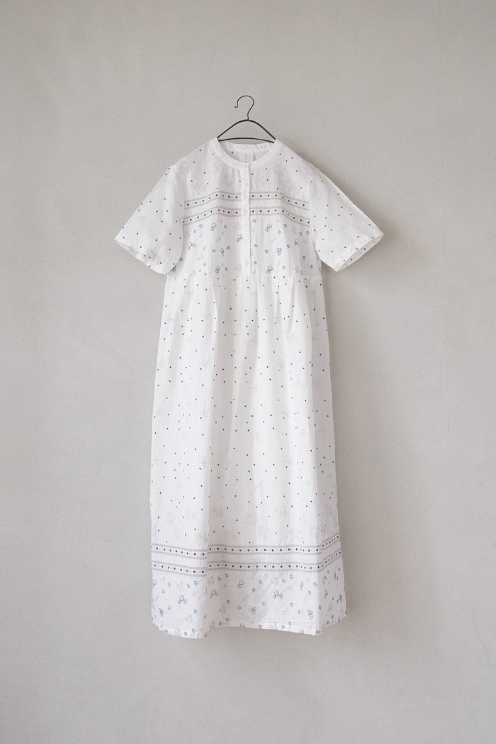 bulle de savon ビュルデサボン びわ刺繍ワンピース(24AW) | T.T. GARRET