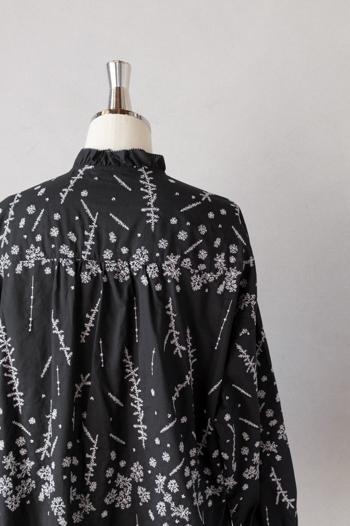 marble SUD マーブルシュッド EMB 氷花 フリルブラウス(26AW) | T.T.