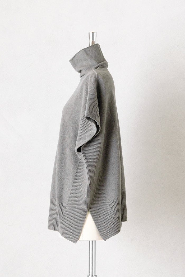 ジャケット・アウター evam eva yak wool poncho charcoal evam eva エヴァムエヴァ wool poncho(26AW) | T.T. GARRET
