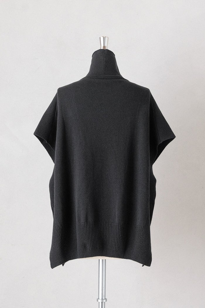 ジャケット・アウター evam eva yak wool poncho charcoal evam eva エヴァムエヴァ wool poncho(26AW) | T.T. GARRET